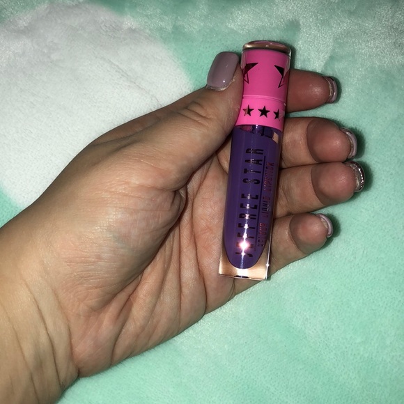I’m royalty velour liquid lip from JS cosmetics - Picture 3 of 3